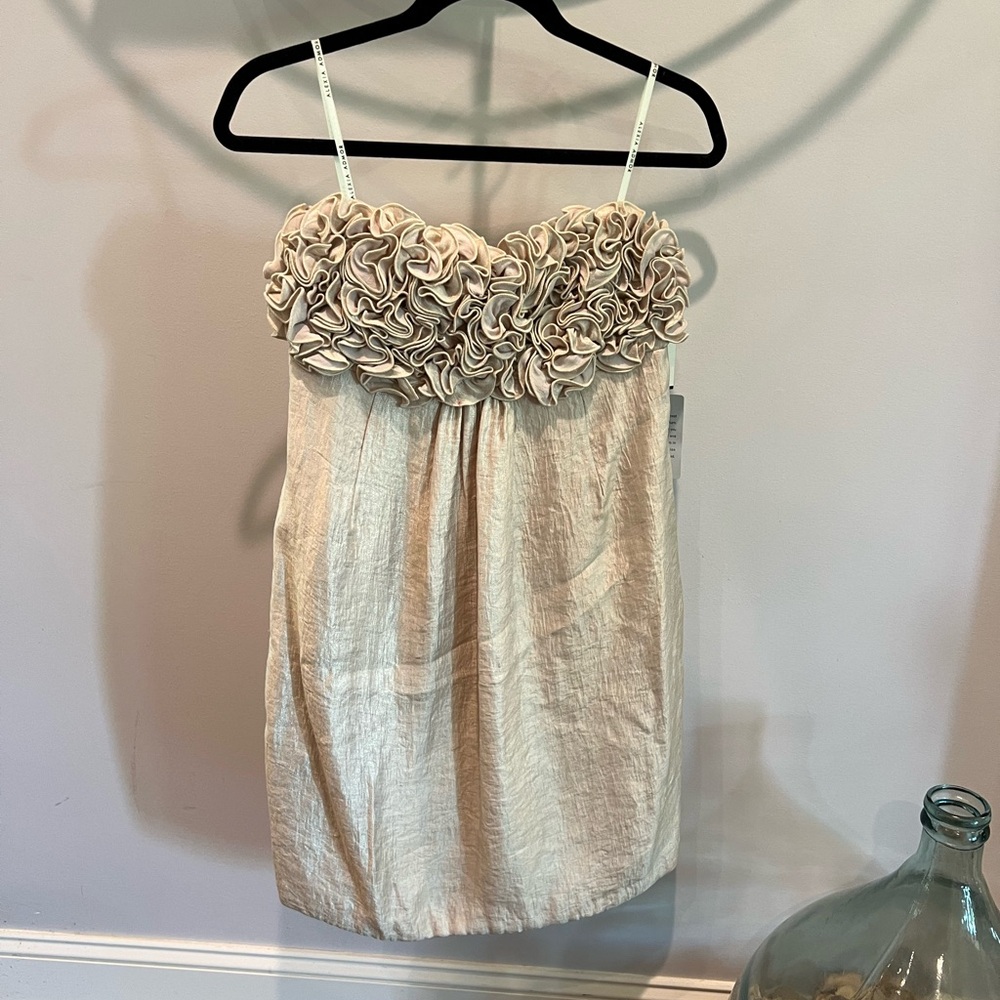Strapless formal dress